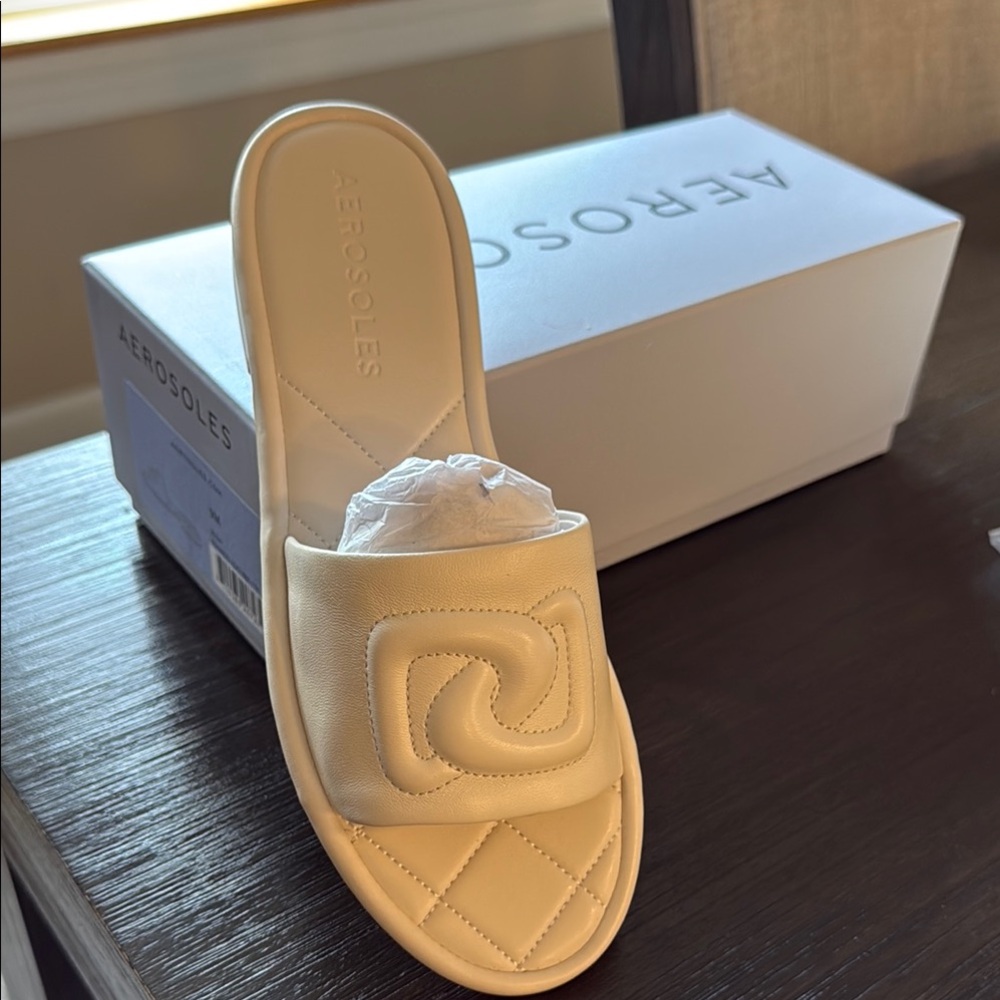 AEROSOLES Eggnog Leather Slides